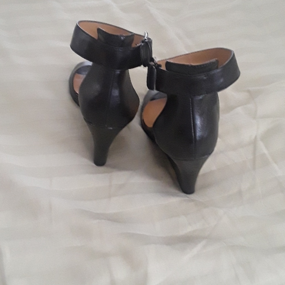 Shoes - Picture 4 of 7